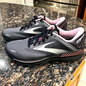 Brooks Adrenaline GTS 22 Sneakers